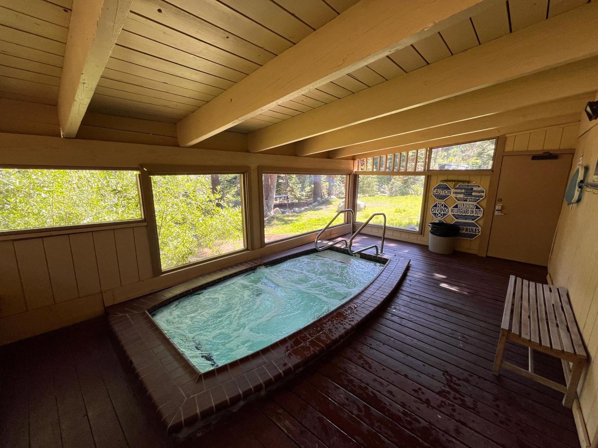 Tastefully Remodeled Condo At Mammoth Ski & Racquet Club, Hot Tub, Garage, 10 Min Walk To Ski Lifts Mammoth Lakes Extérieur photo