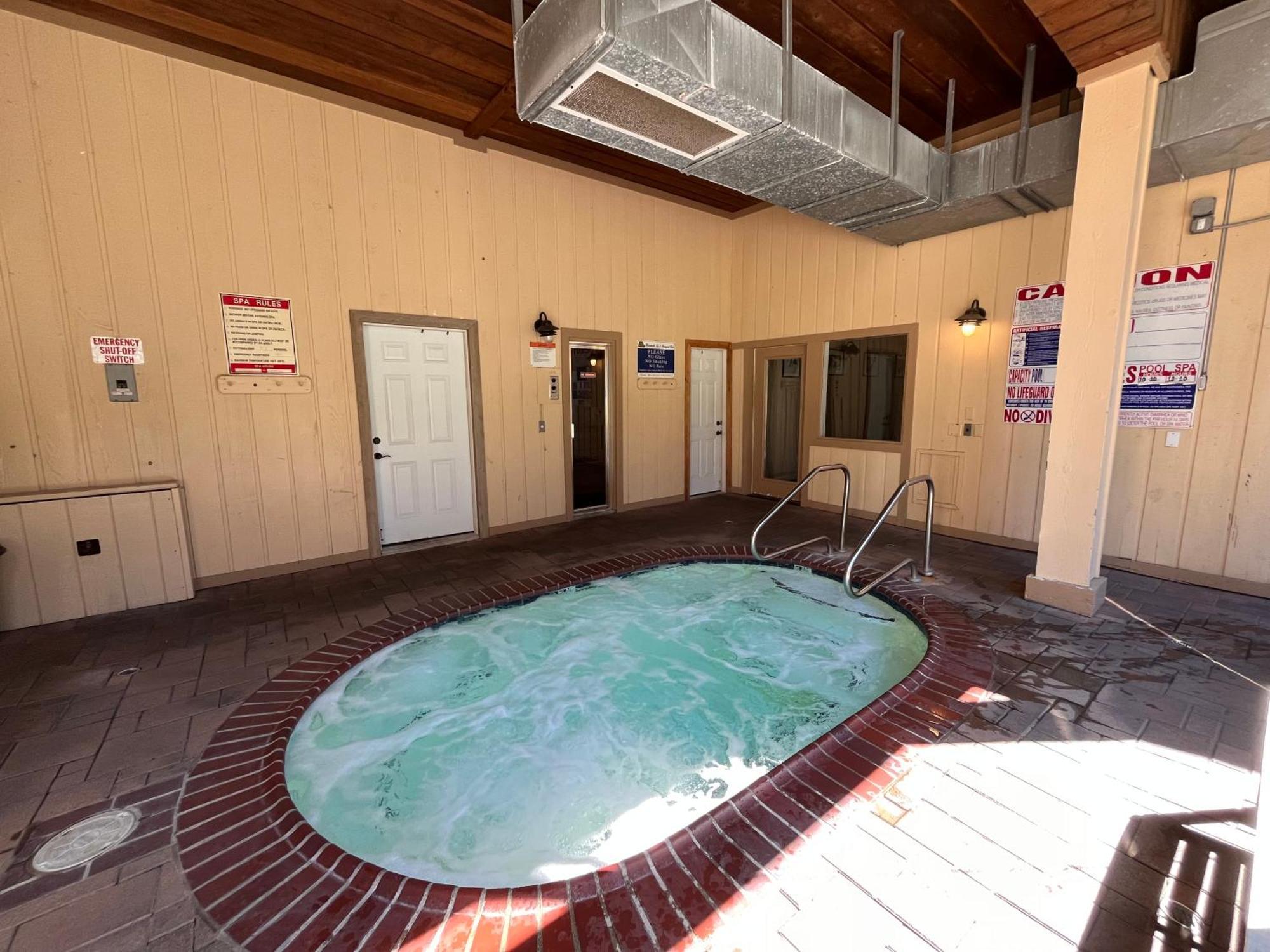 Tastefully Remodeled Condo At Mammoth Ski & Racquet Club, Hot Tub, Garage, 10 Min Walk To Ski Lifts Mammoth Lakes Extérieur photo