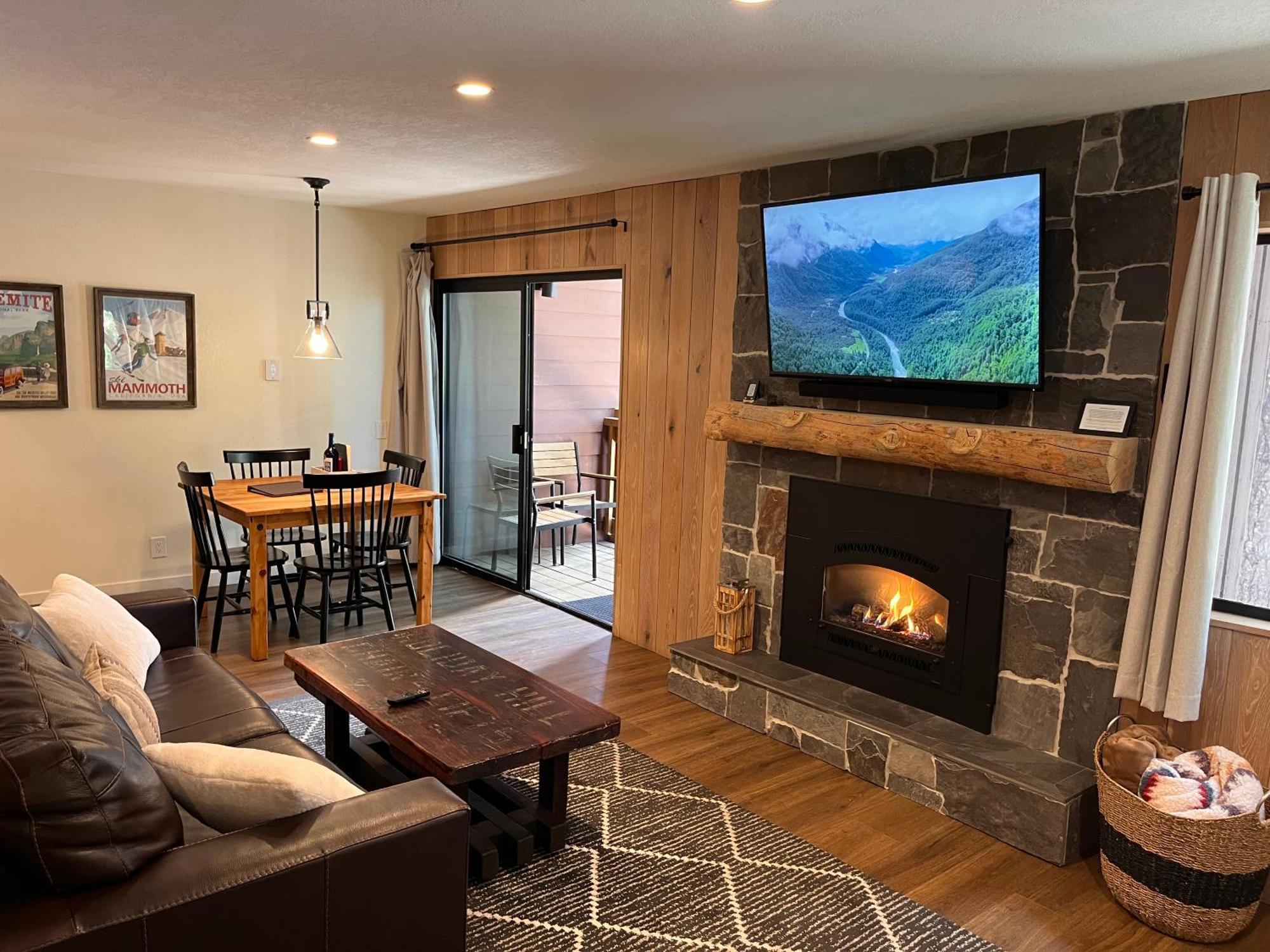 Tastefully Remodeled Condo At Mammoth Ski & Racquet Club, Hot Tub, Garage, 10 Min Walk To Ski Lifts Mammoth Lakes Extérieur photo