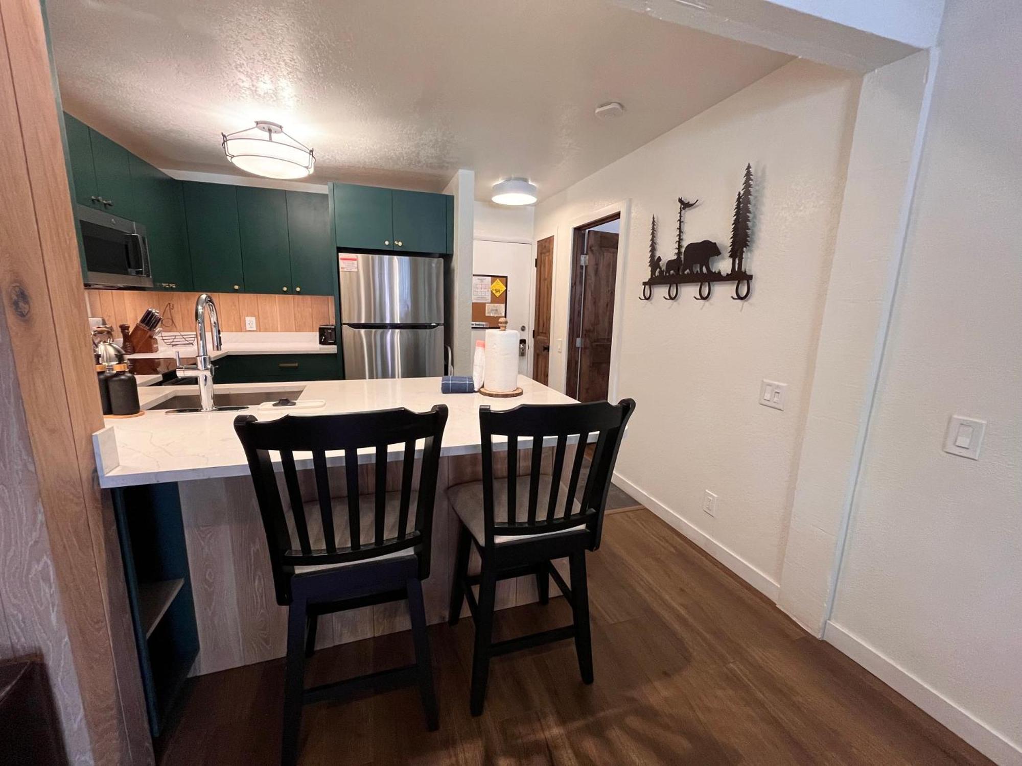 Tastefully Remodeled Condo At Mammoth Ski & Racquet Club, Hot Tub, Garage, 10 Min Walk To Ski Lifts Mammoth Lakes Extérieur photo