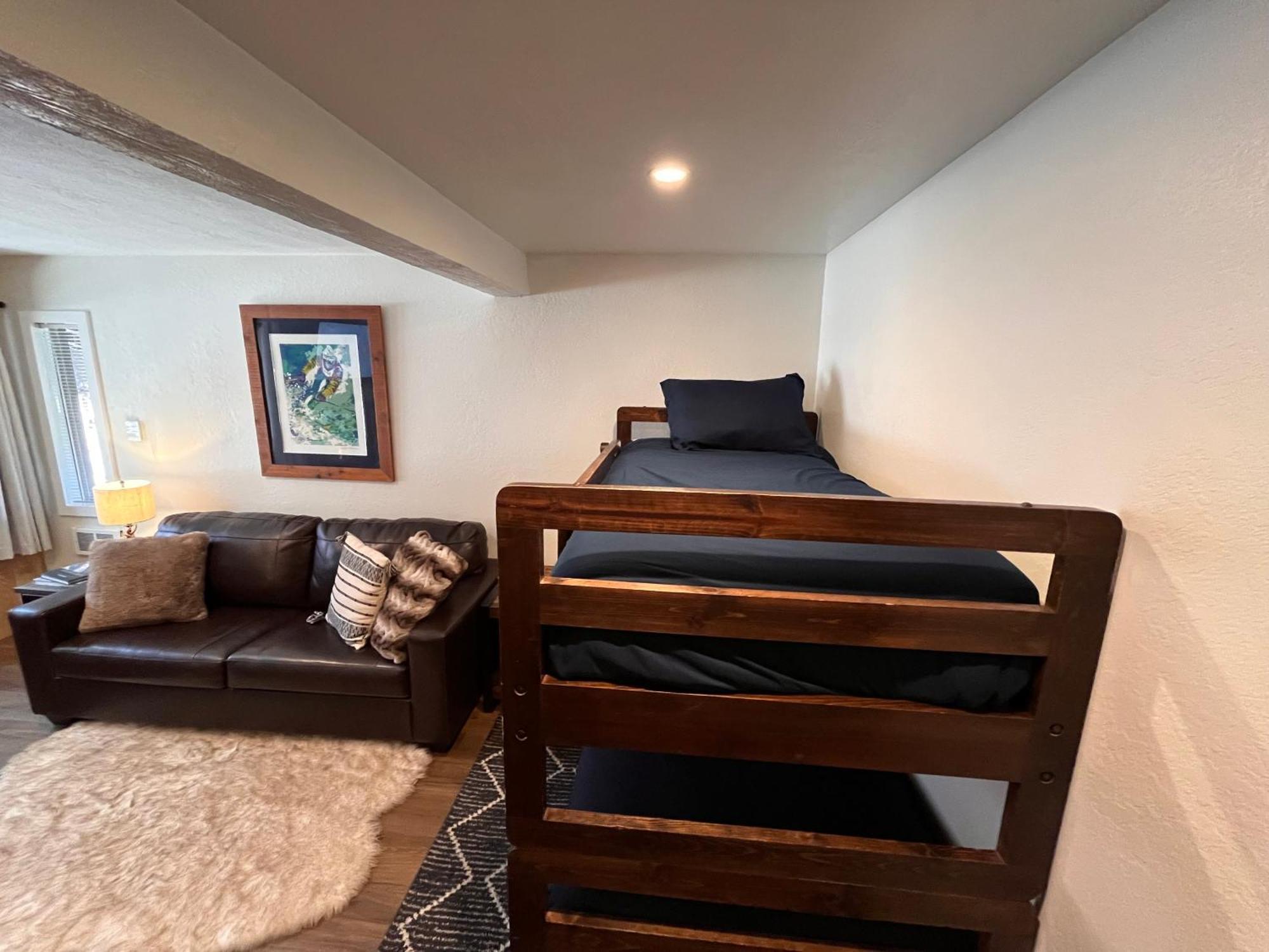 Tastefully Remodeled Condo At Mammoth Ski & Racquet Club, Hot Tub, Garage, 10 Min Walk To Ski Lifts Mammoth Lakes Extérieur photo