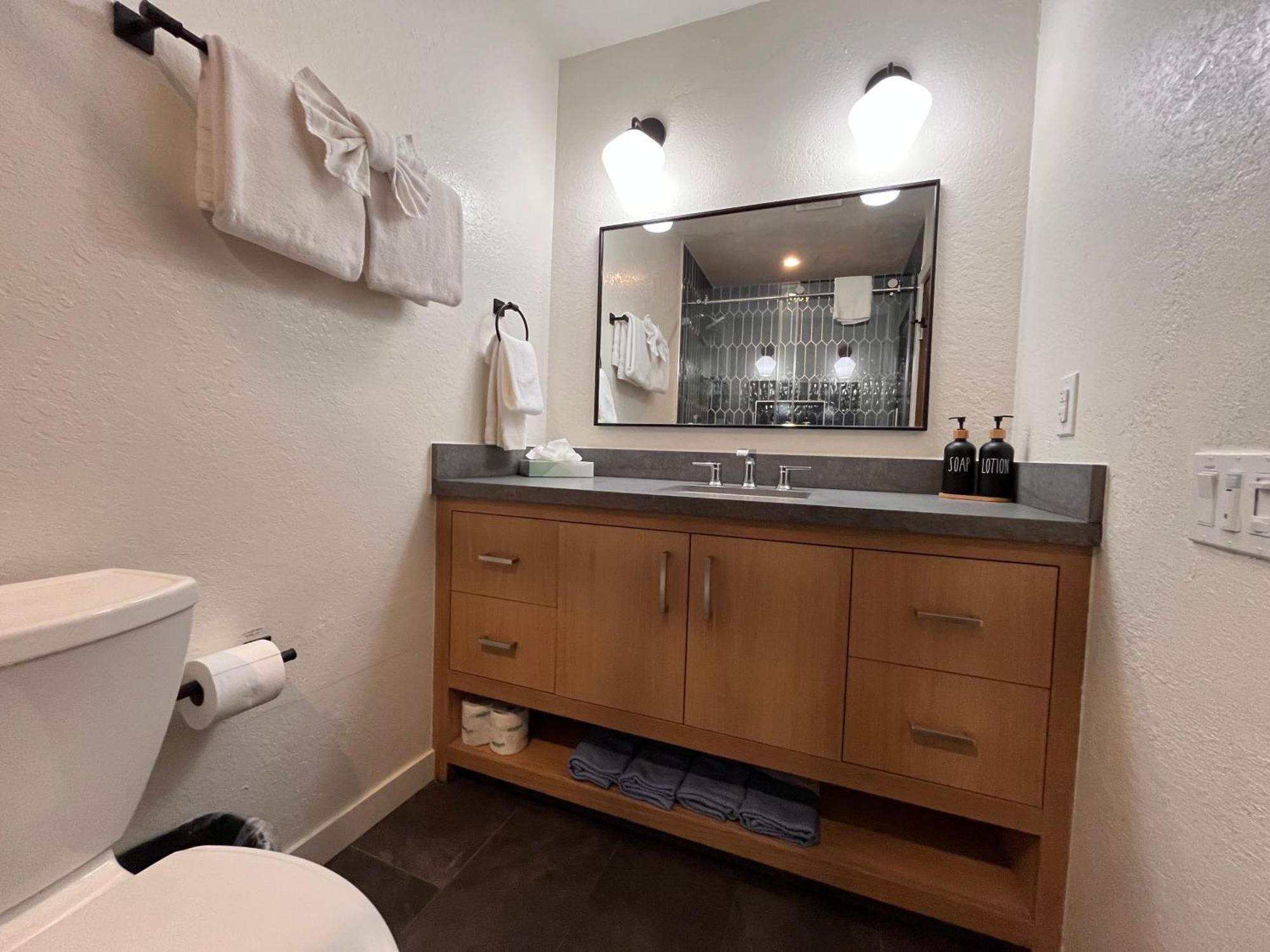Tastefully Remodeled Condo At Mammoth Ski & Racquet Club, Hot Tub, Garage, 10 Min Walk To Ski Lifts Mammoth Lakes Extérieur photo