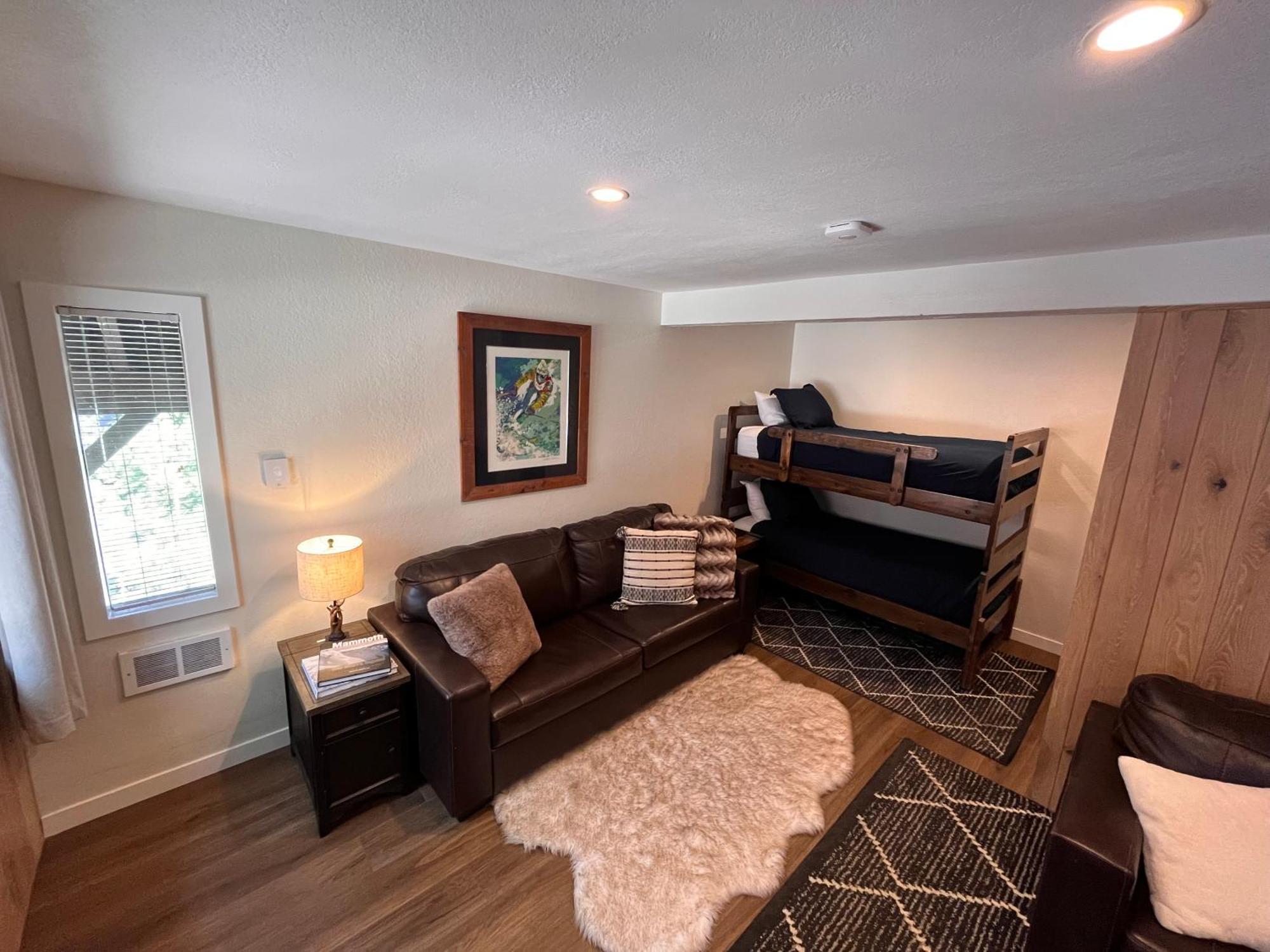Tastefully Remodeled Condo At Mammoth Ski & Racquet Club, Hot Tub, Garage, 10 Min Walk To Ski Lifts Mammoth Lakes Extérieur photo