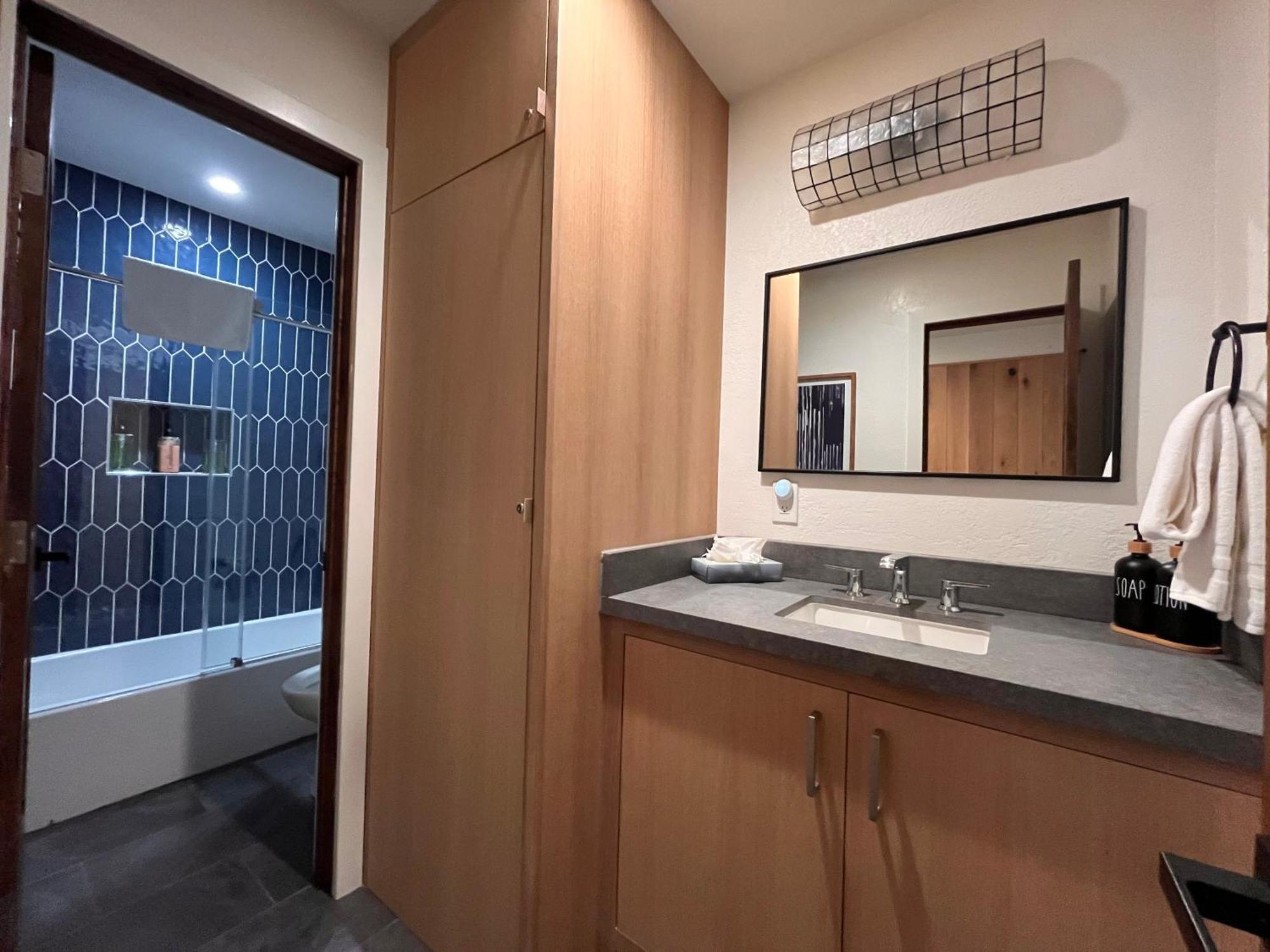 Tastefully Remodeled Condo At Mammoth Ski & Racquet Club, Hot Tub, Garage, 10 Min Walk To Ski Lifts Mammoth Lakes Extérieur photo