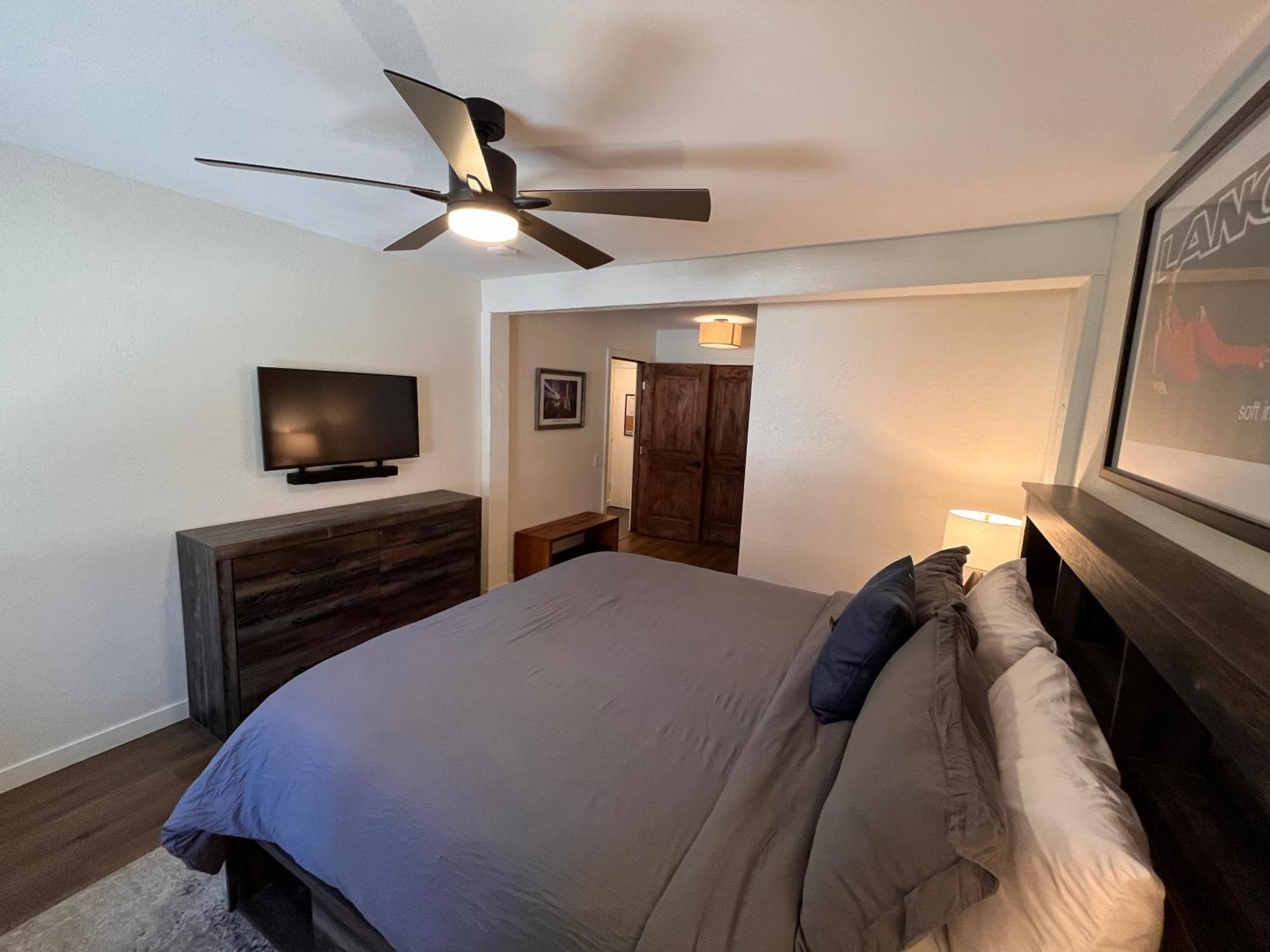 Tastefully Remodeled Condo At Mammoth Ski & Racquet Club, Hot Tub, Garage, 10 Min Walk To Ski Lifts Mammoth Lakes Extérieur photo